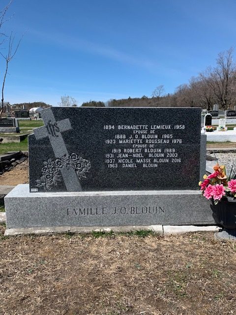 Lettrage grand monument familial en granit